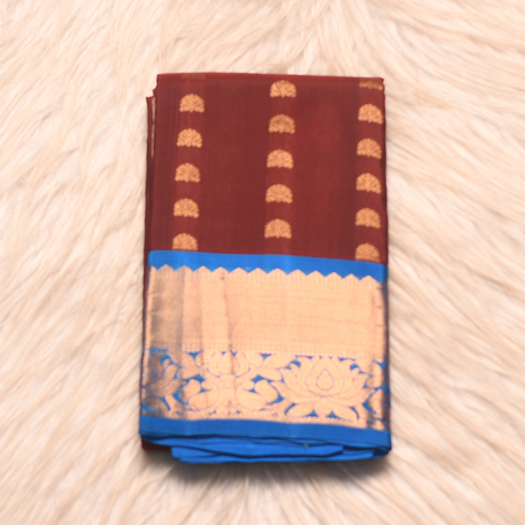 HV 1584 ( Yards Saree )