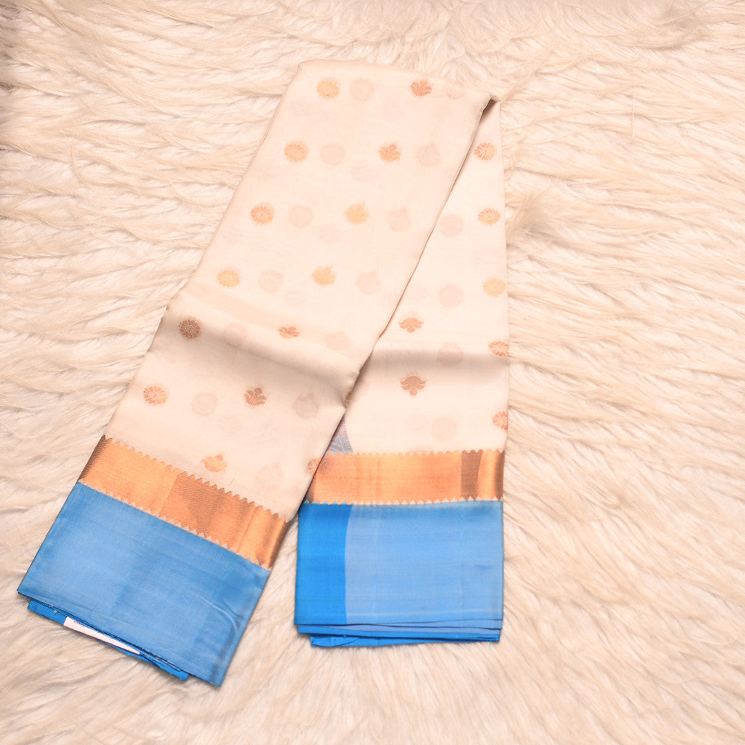 HV 1587 ( Yards Saree )