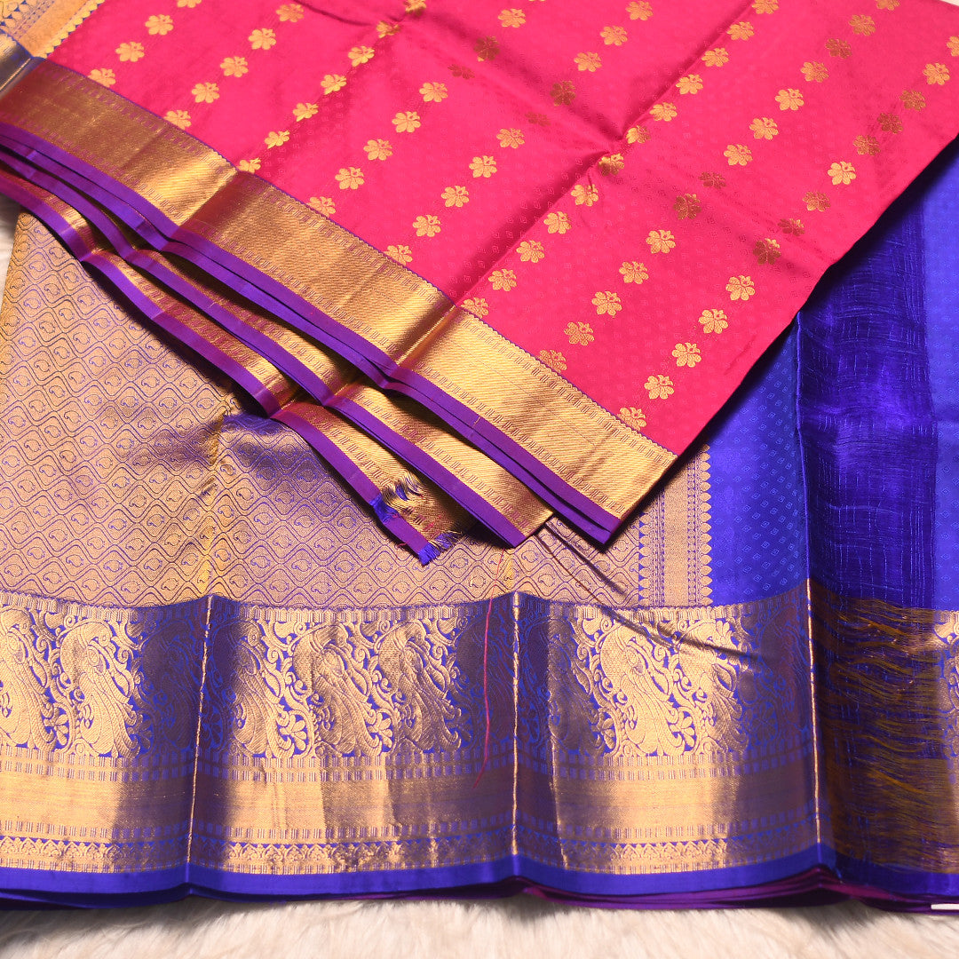 HV 1590 ( Yards Saree )