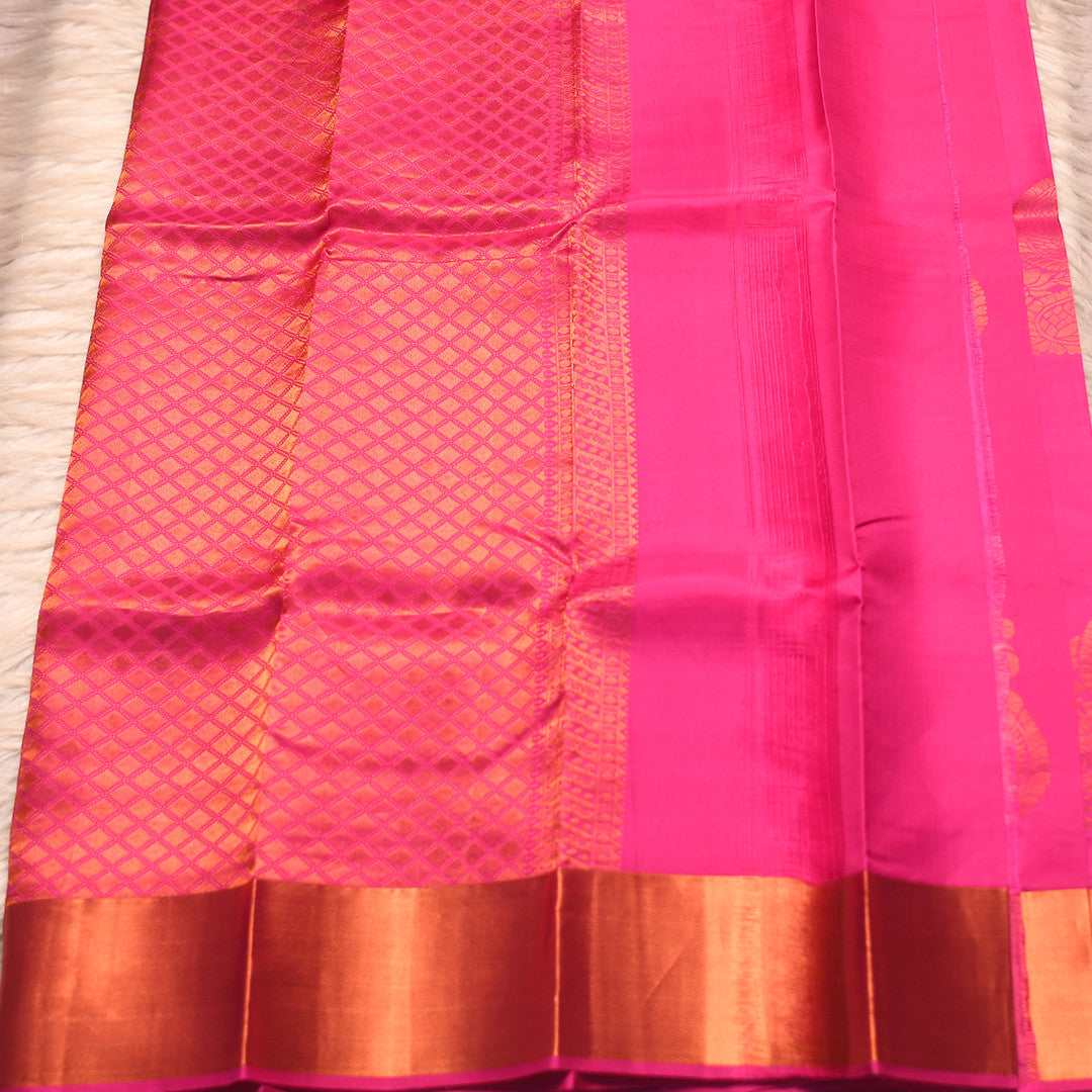 HV 1942 (6 Yards Saree)