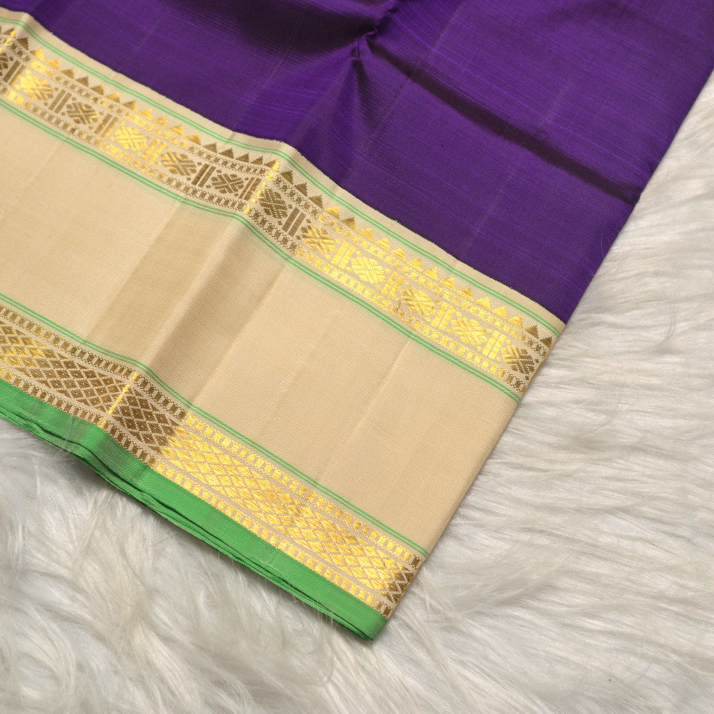 H.V 4372 ( 6 Yards Saree )