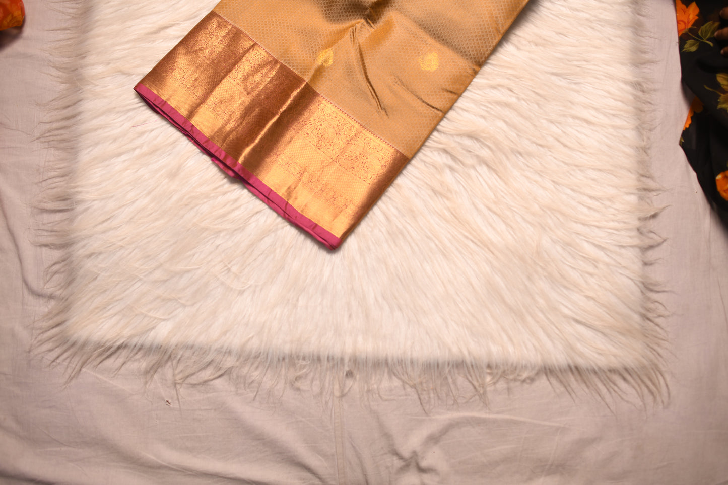 HV 4946 (6 Yards Sarees)