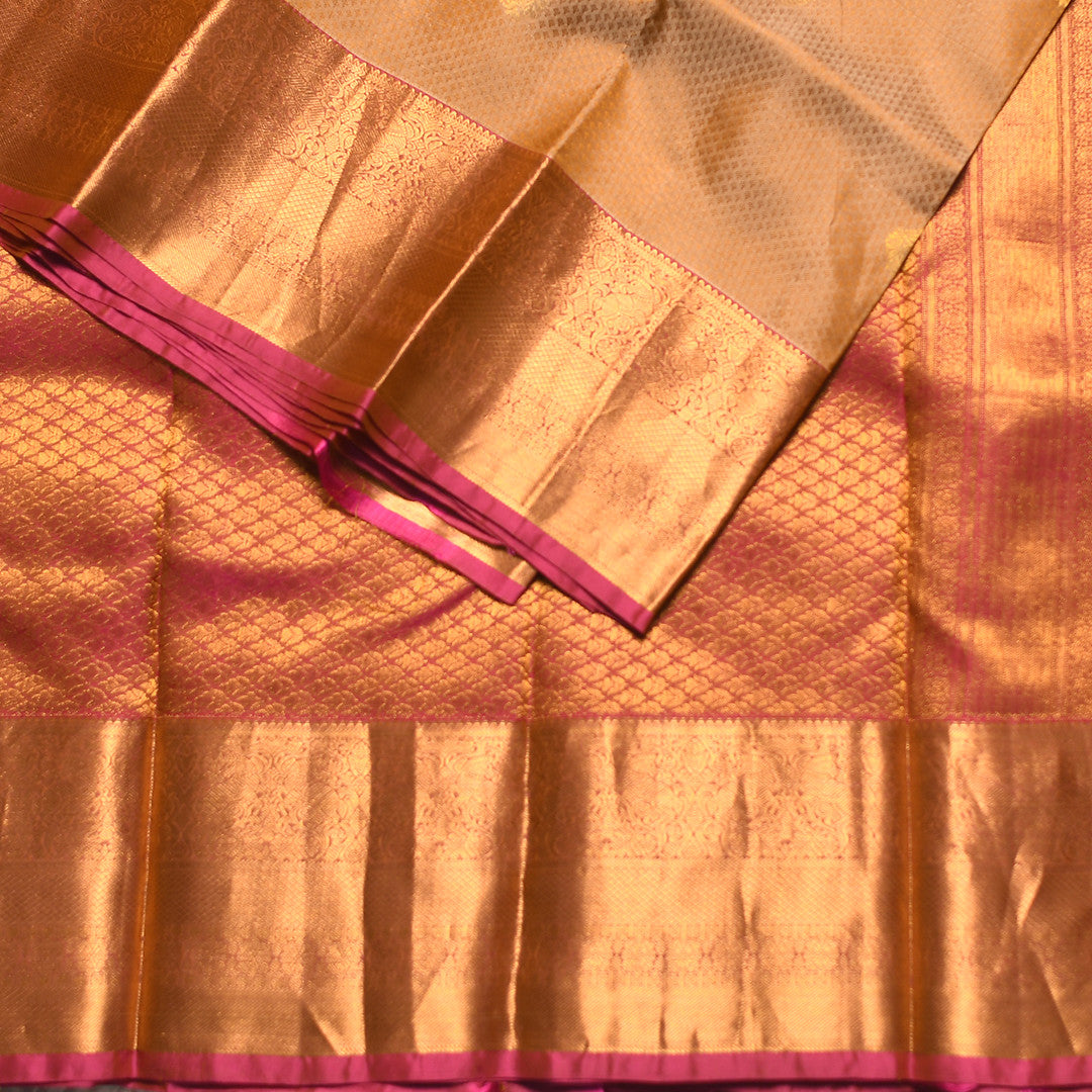 HV 4946 (6 Yards Sarees)