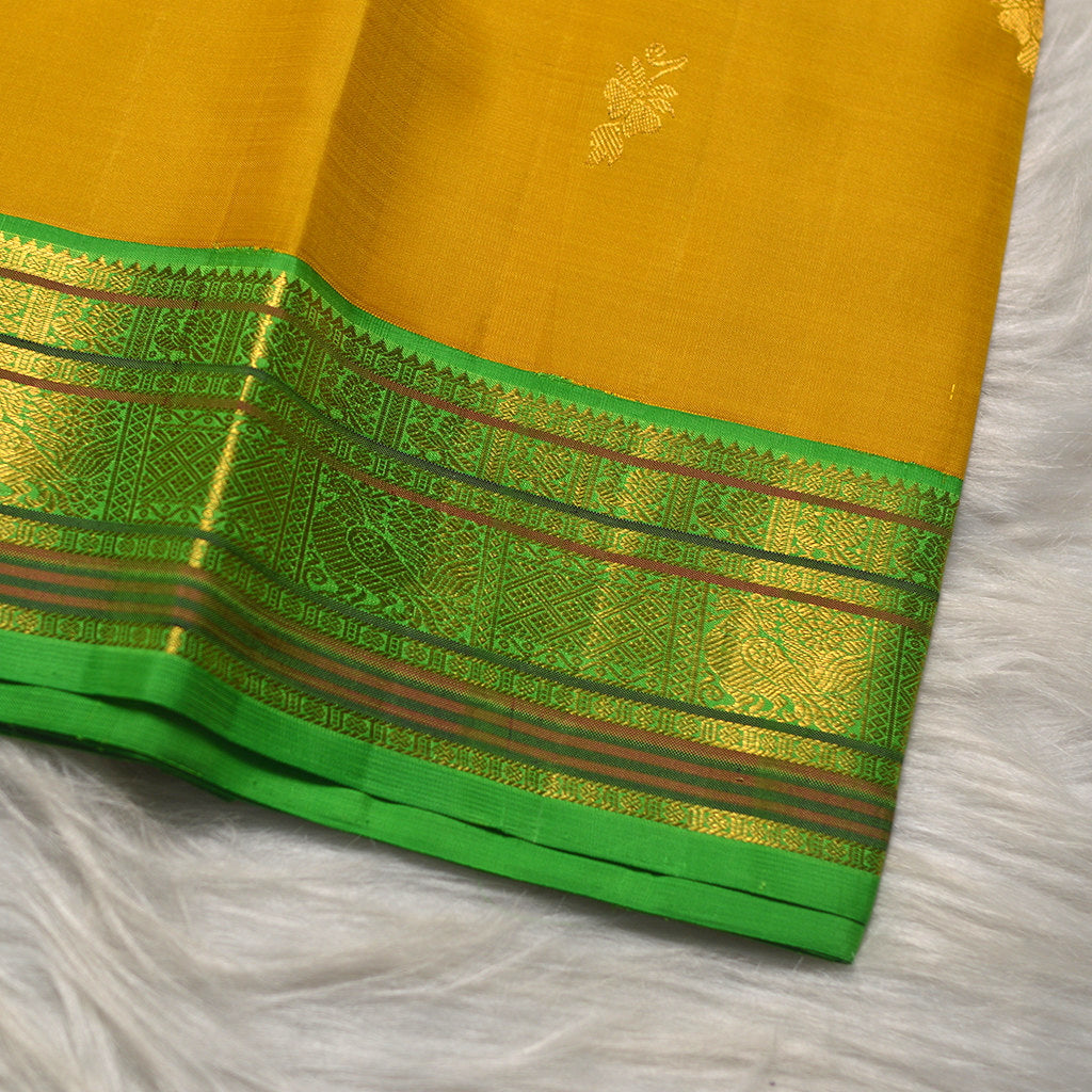 H.V 658 ( 6 Yards Saree )