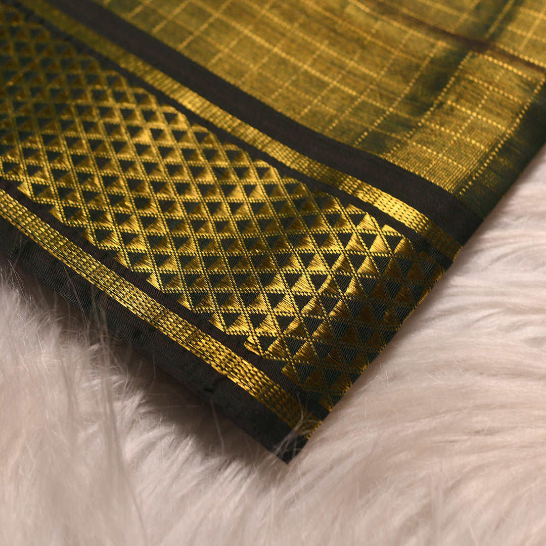 L 72 ( 10 Yards saree)